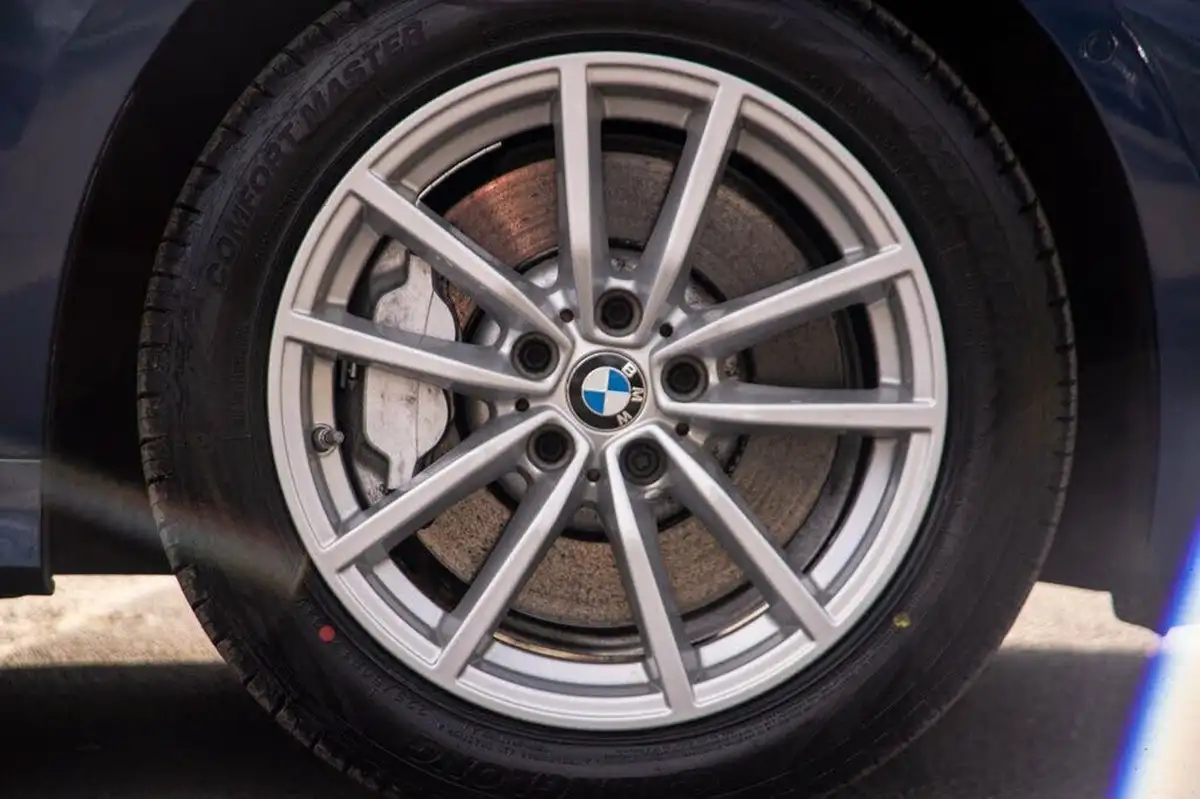 2020-bmw-3-series-20-330e-se-pro-saloon-4d-big-35