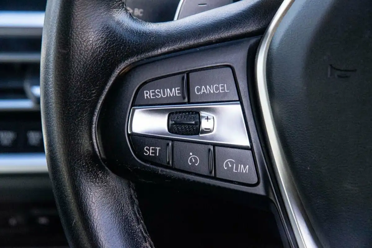 2020-bmw-3-series-20-330e-se-pro-saloon-4d-big-11
