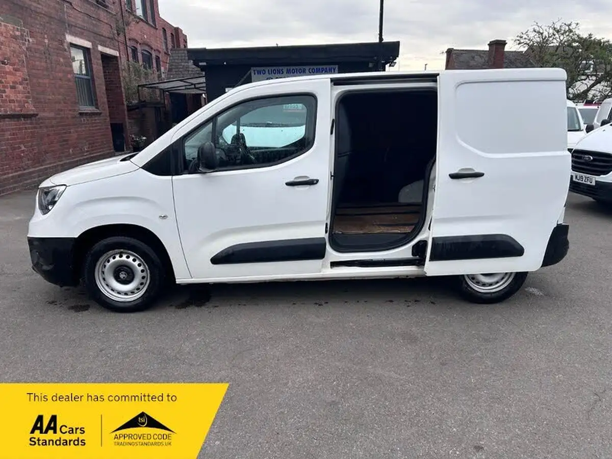 2019-vauxhall-combo-16cdti-edition-2300-100pseu6-l2h1-panel-big-6