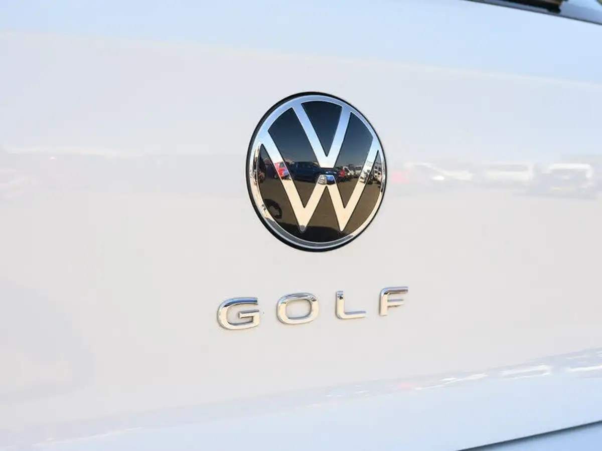 2021-volkswagen-golf-10-etsi-life-hatchback-big-10