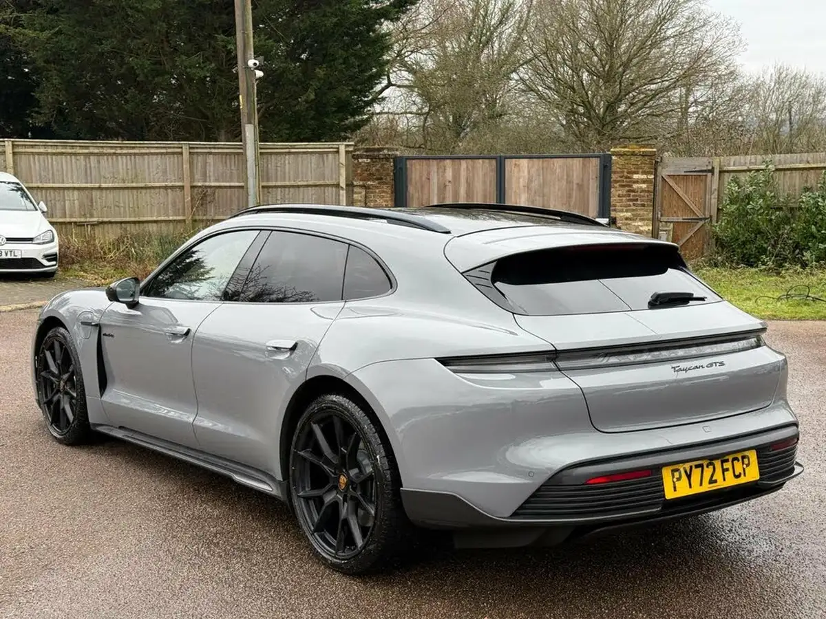 2023-porsche-taycan-e-gts-sport-turismo-big-6