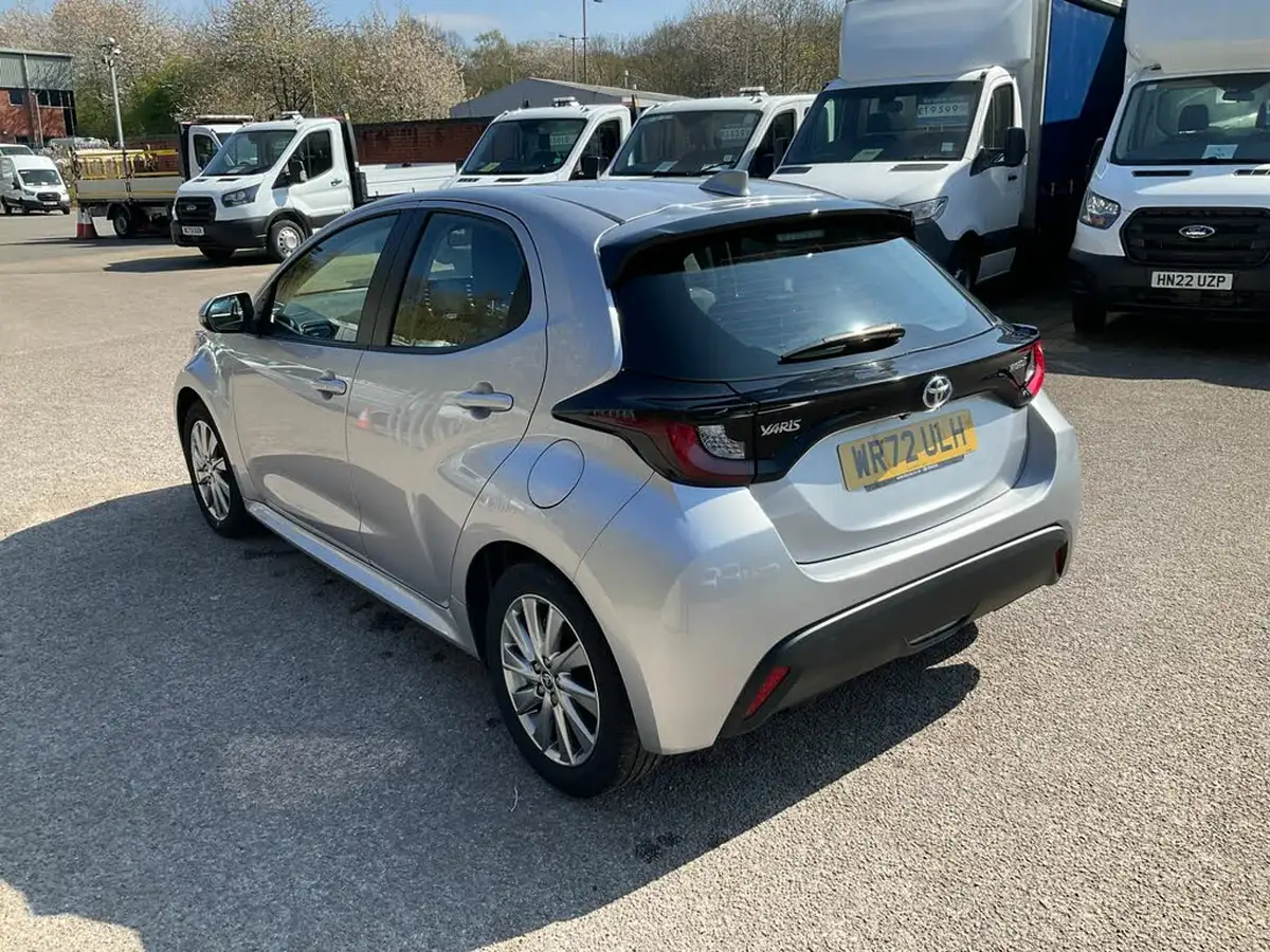 2022-toyota-yaris-15-vvt-i-icon-big-5