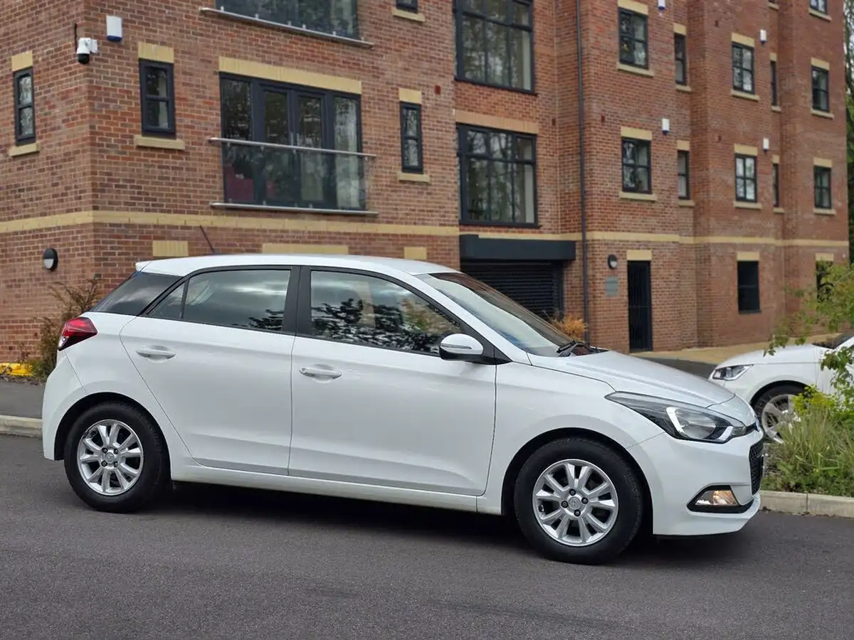 2016-hyundai-i20-12-se-hatchback-5d-big-4