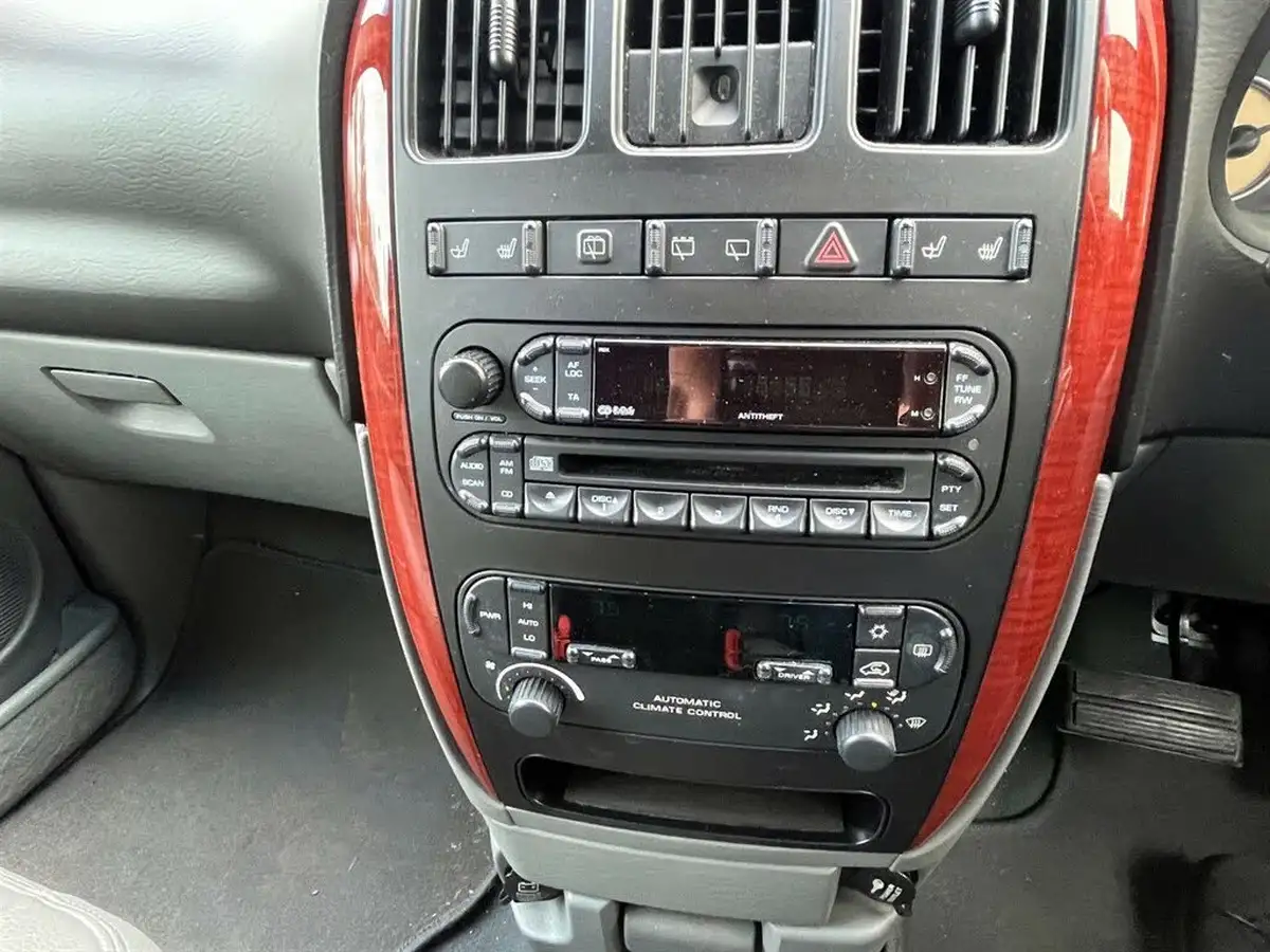 2005-chrysler-voyager-28td-lx-big-6