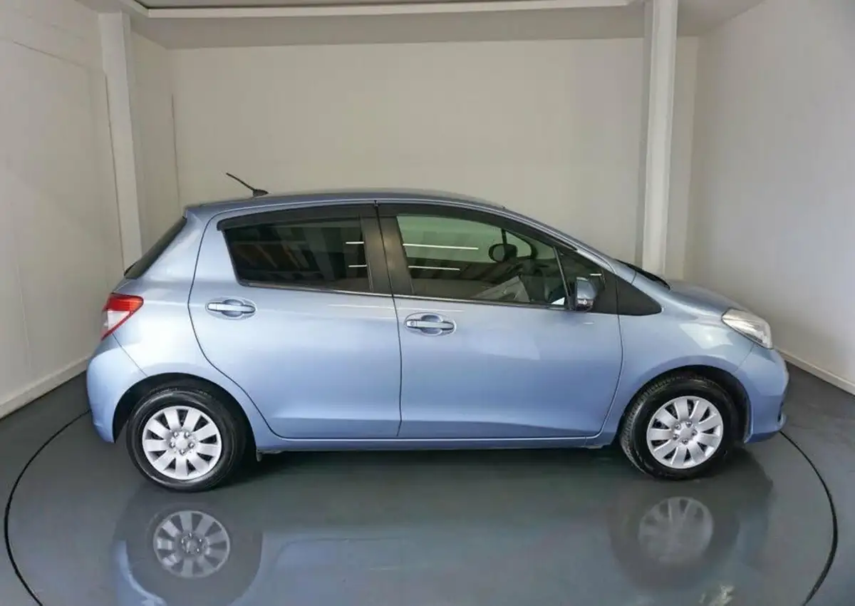 2011-toyota-yaris-big-13