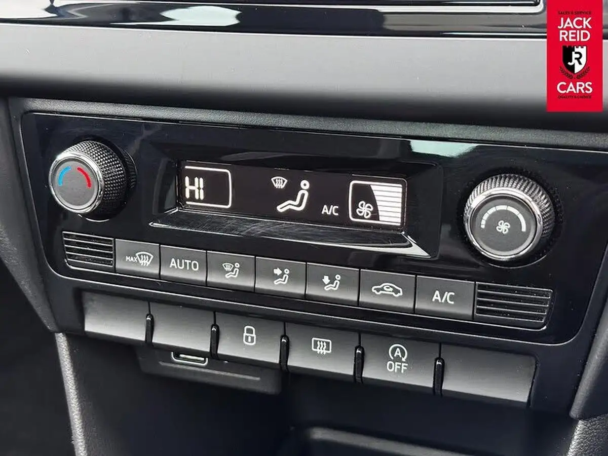 2018-skoda-rapid-spaceback-10-tsi-se-sport-109ps-ss-big-21