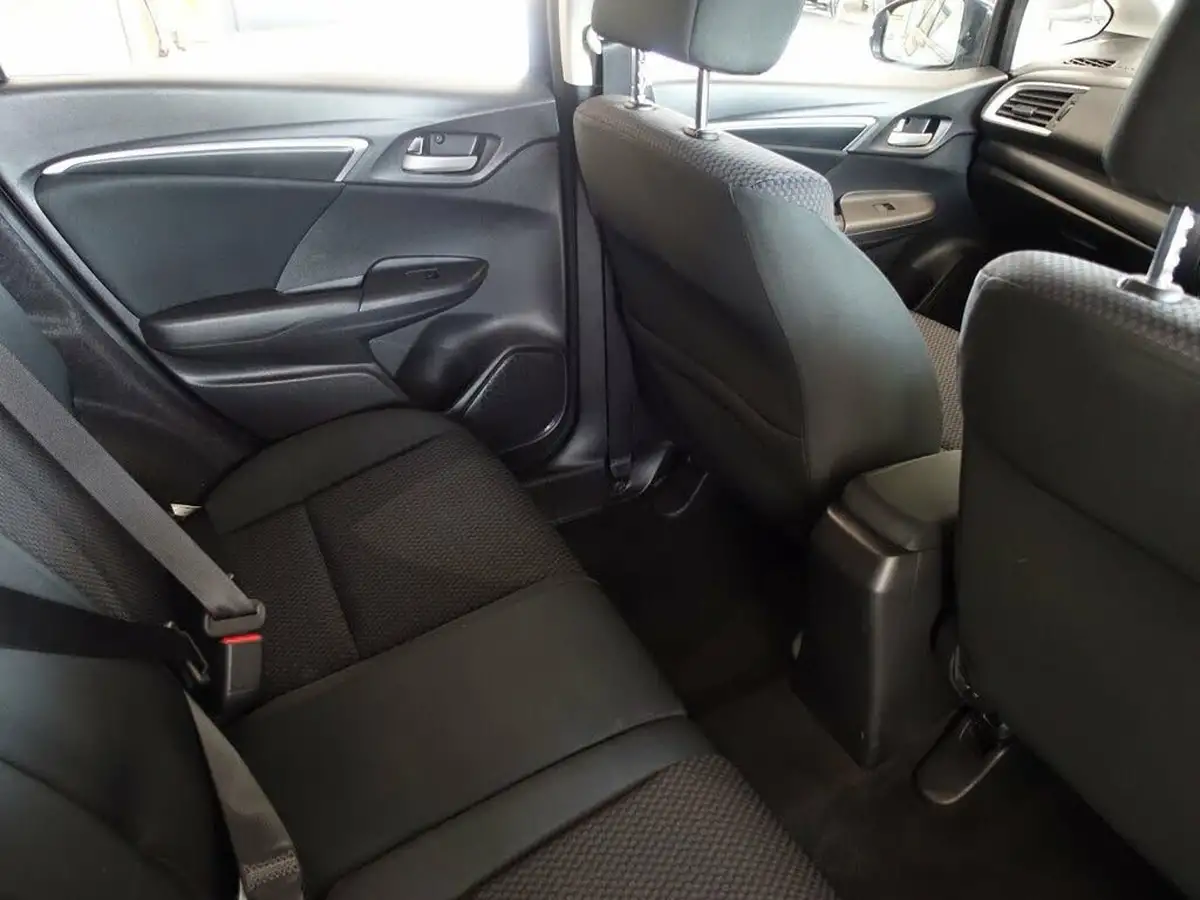 2020-honda-jazz-13-i-vtec-se-cvt-big-14