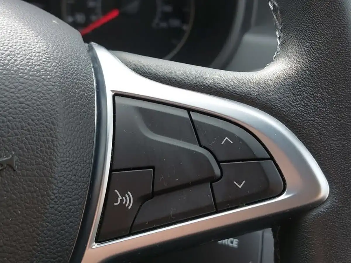 2022-dacia-duster-10-tce-comfort-100bhp-bi-fuel-station-wagon-5d-big-16