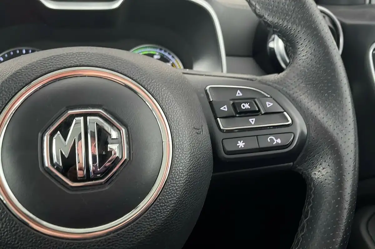 2020-mg-zs-suv-e-exclusive-ev-big-15