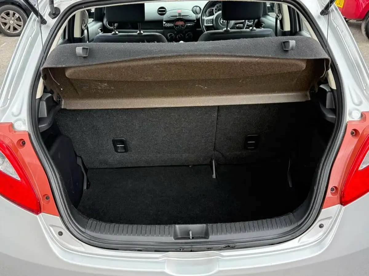 2011-mazda-mazda2-13-tamura-5d-big-24