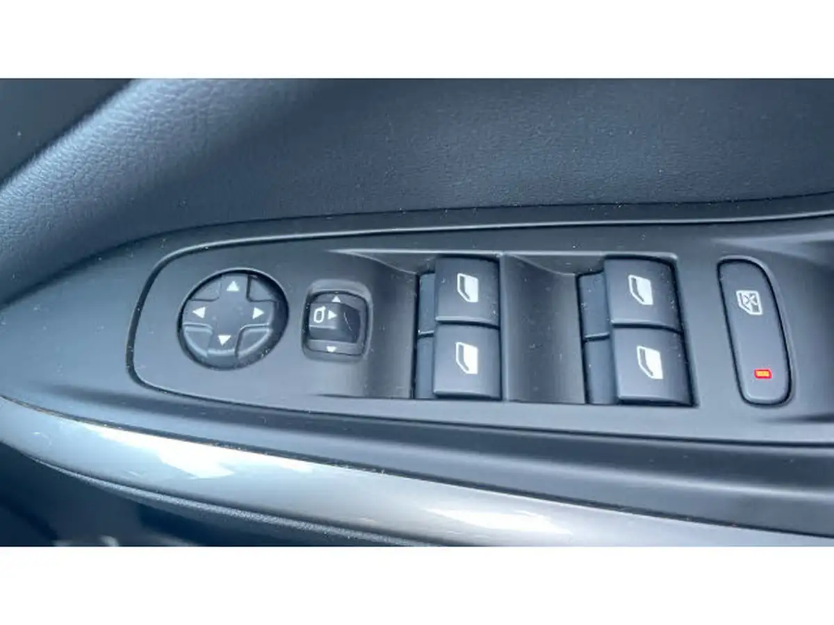 2023-vauxhall-grandland-12-design-130ps-big-26