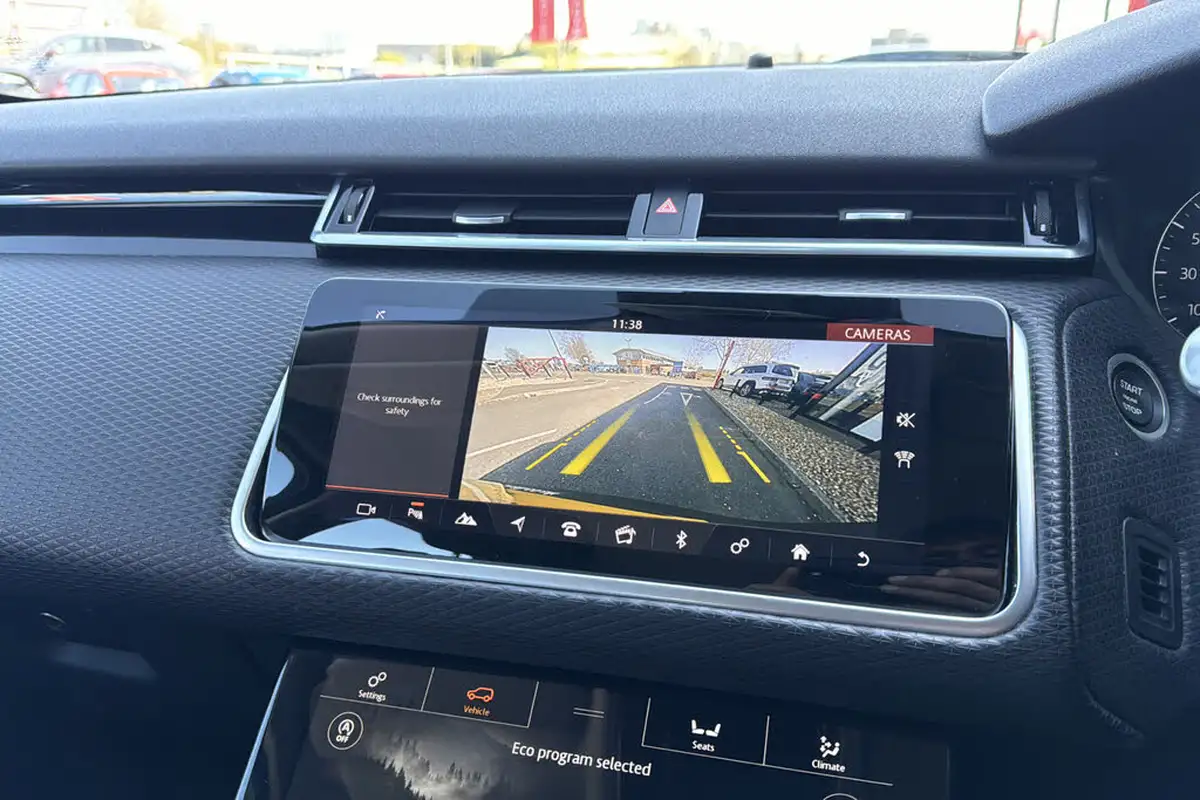 2018-land-rover-range-rover-velar-30-d300-s-ss-big-46