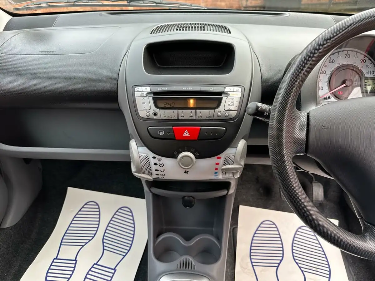 2009-peugeot-107-10-urban-3d-2-tronic-big-19