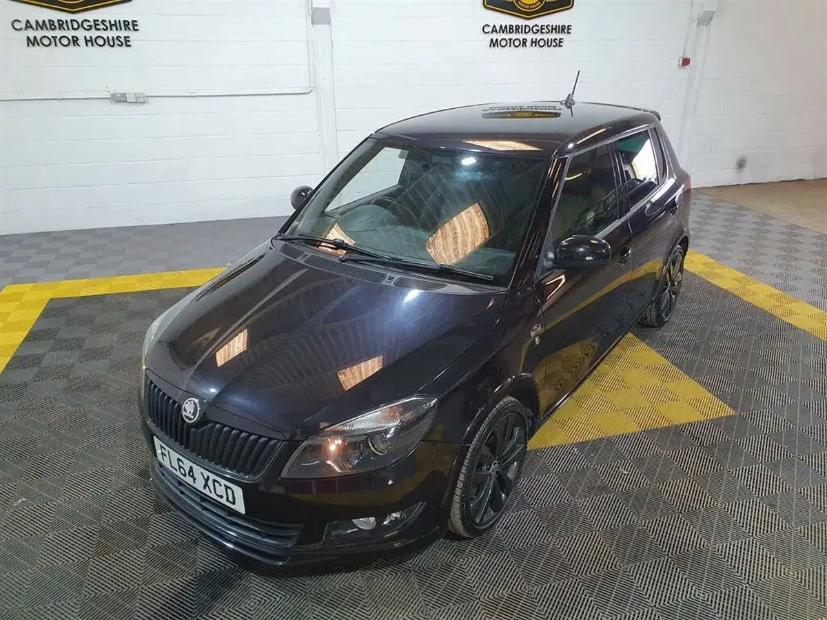 2014-skoda-fabia-12-black-edition-hatchback-big-16