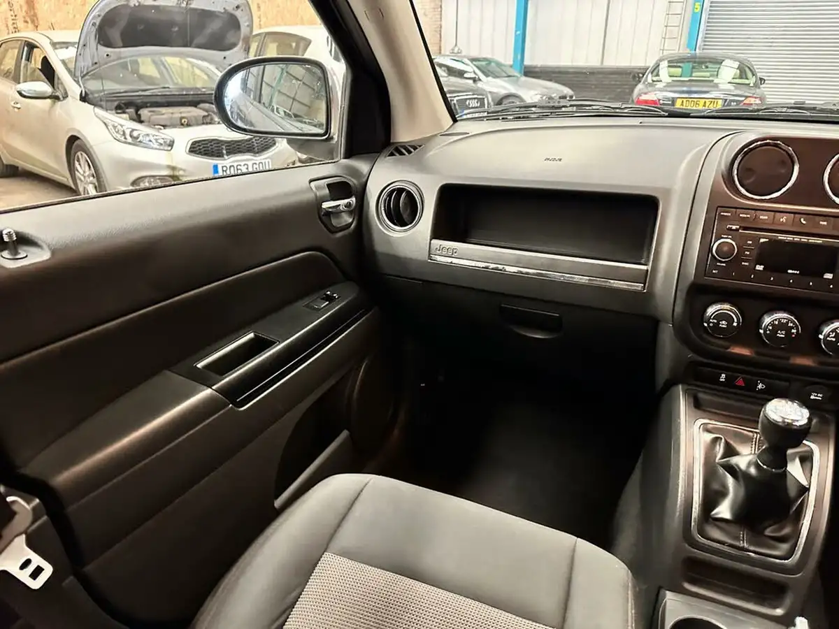 2012-jeep-compass-20-sport-big-10