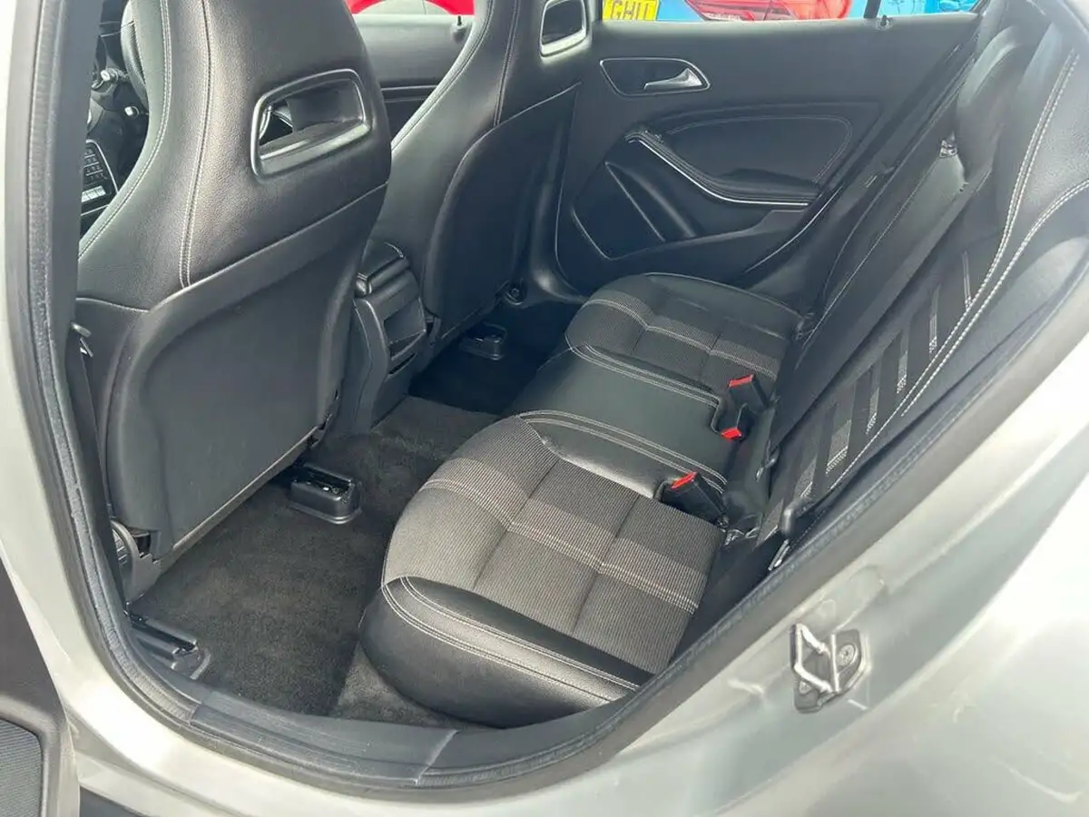2019-mercedes-benz-gla-class-16-gla-180-urban-edition-ss-big-26