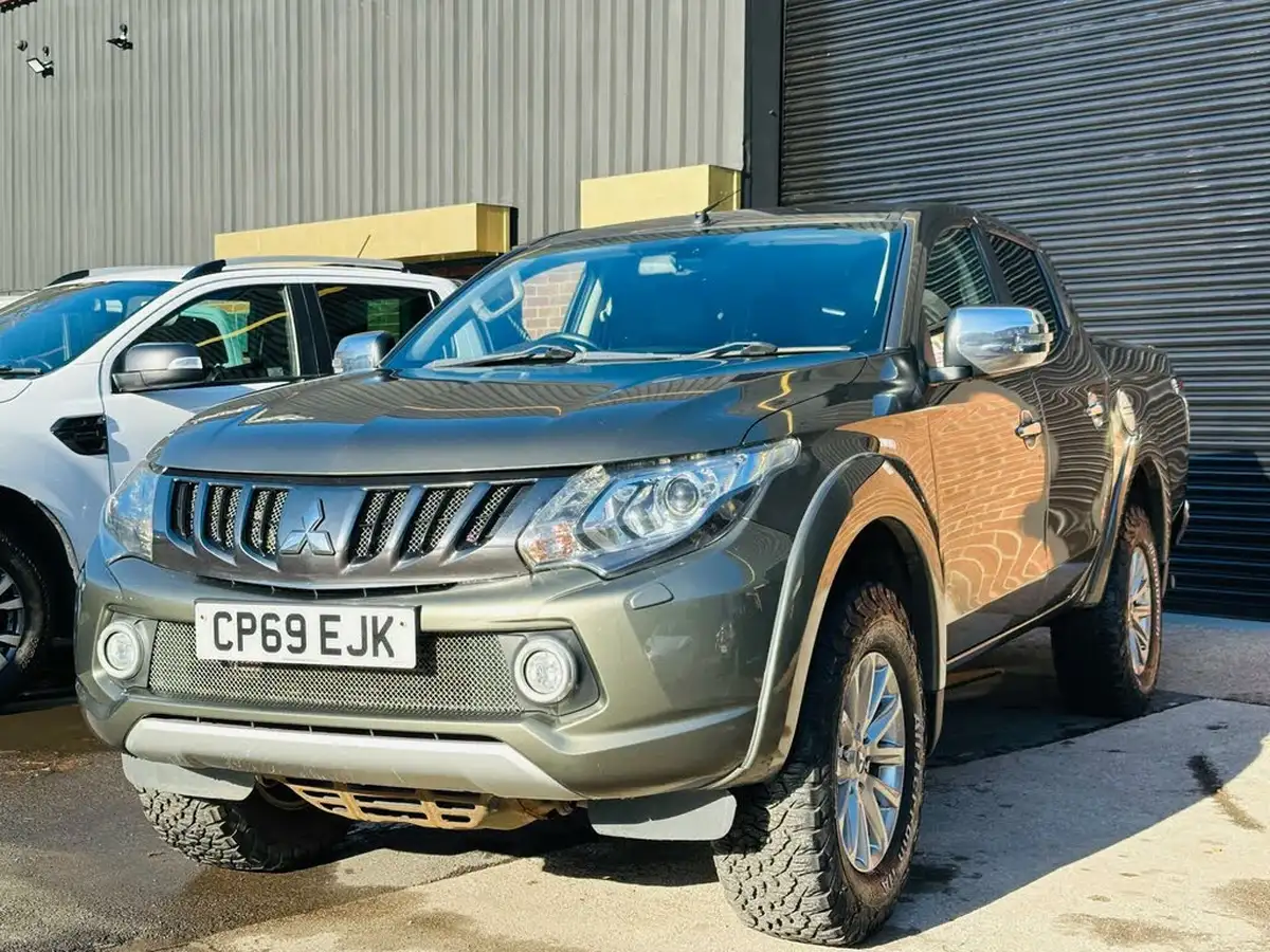 2019-mitsubishi-l200-24di-d-barbarian-eu6-big-10
