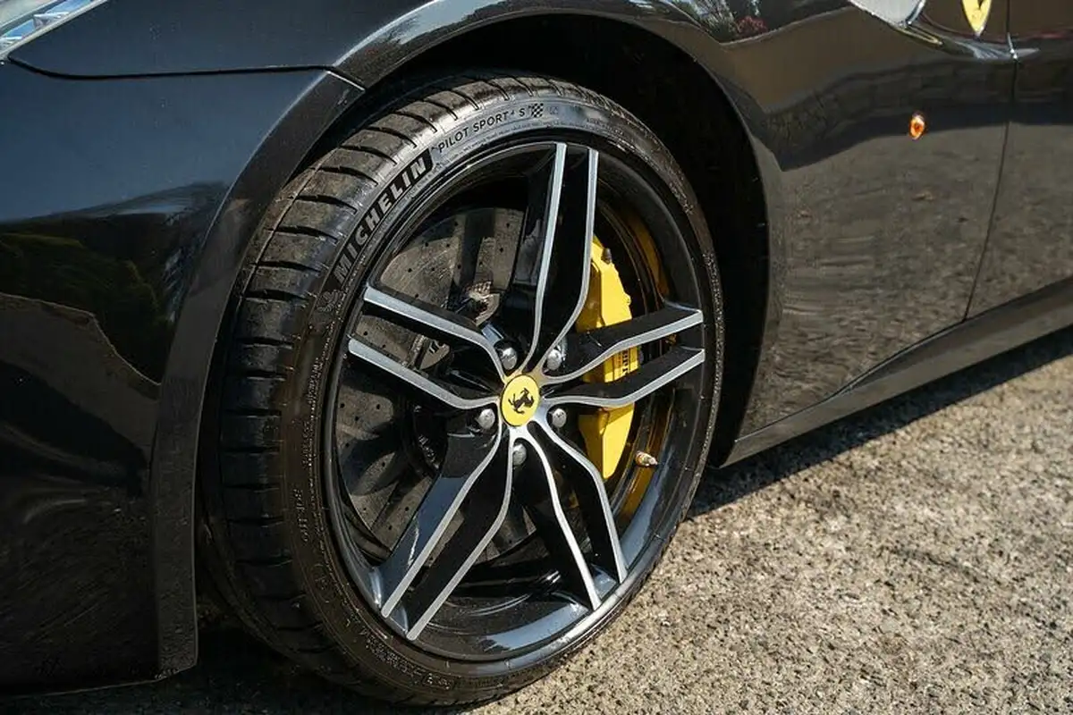 2016-ferrari-ff-63-big-32