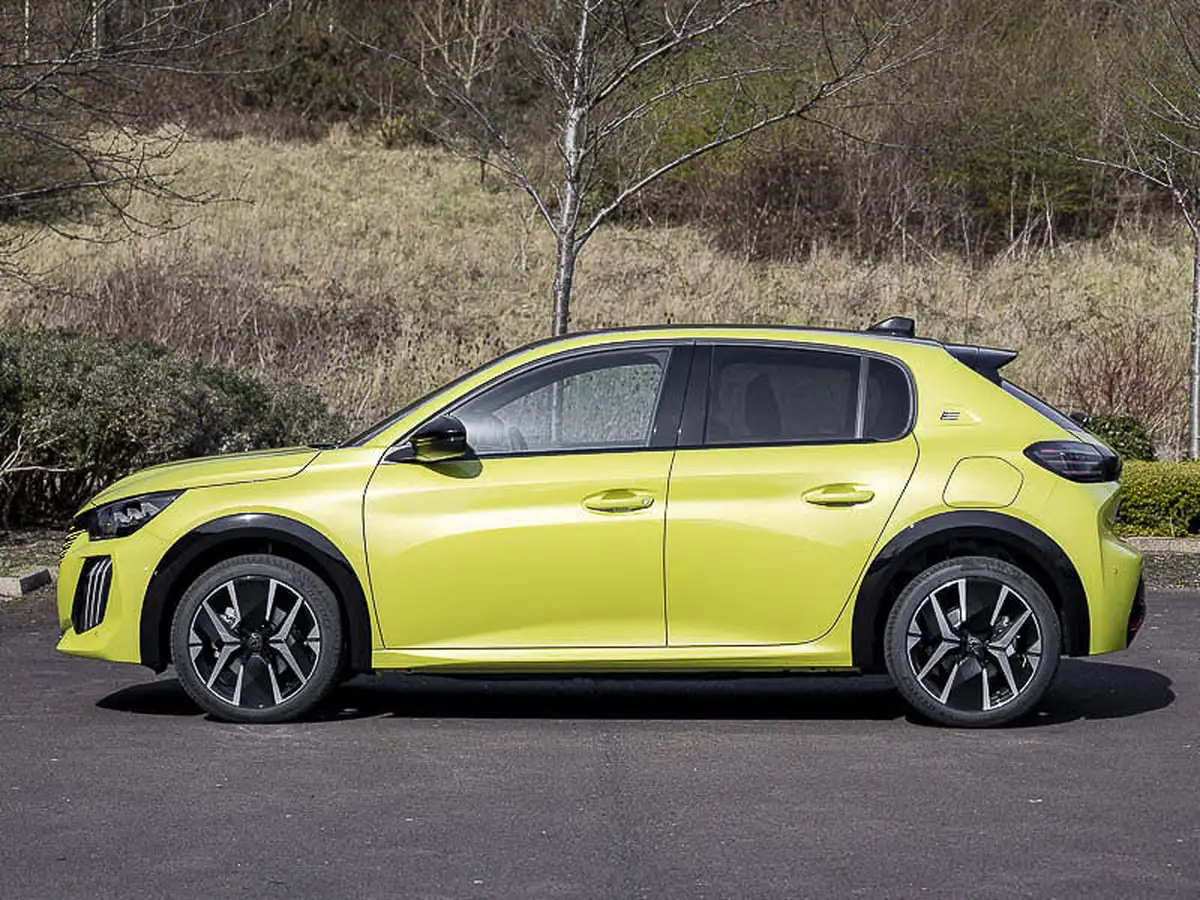 2025-peugeot-208-e-gt-156ps-51kwh-big-3