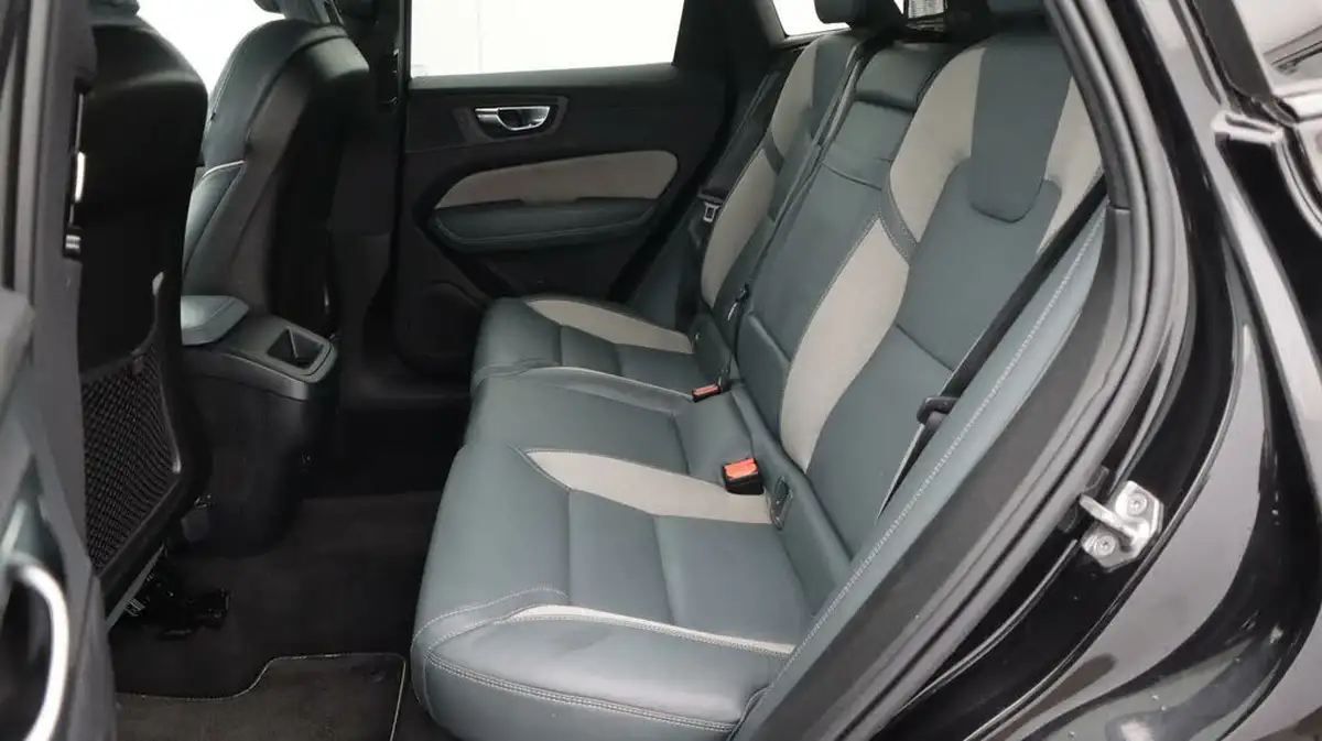 2021-volvo-xc60-20-b5-r-design-awd-big-16