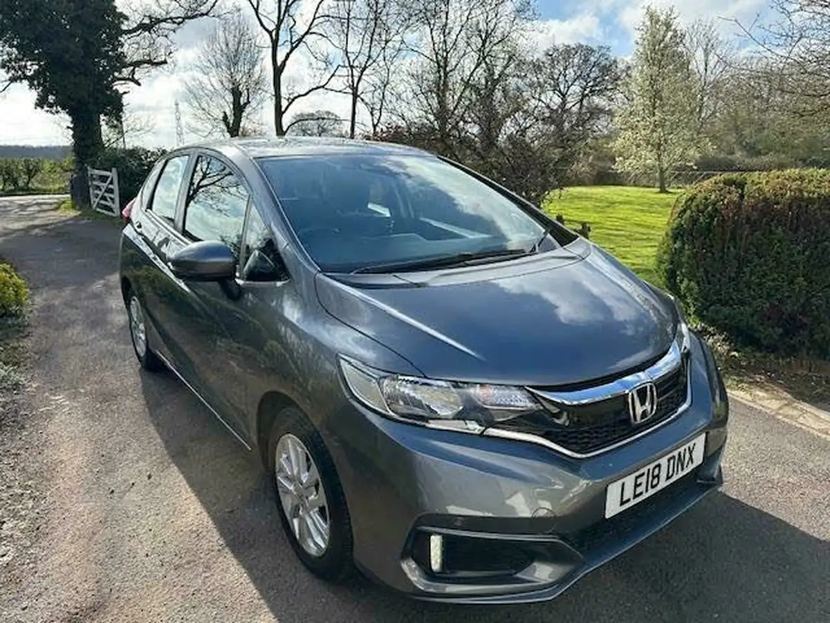 2018-honda-jazz-13-i-vtec-se-cvt-big-3