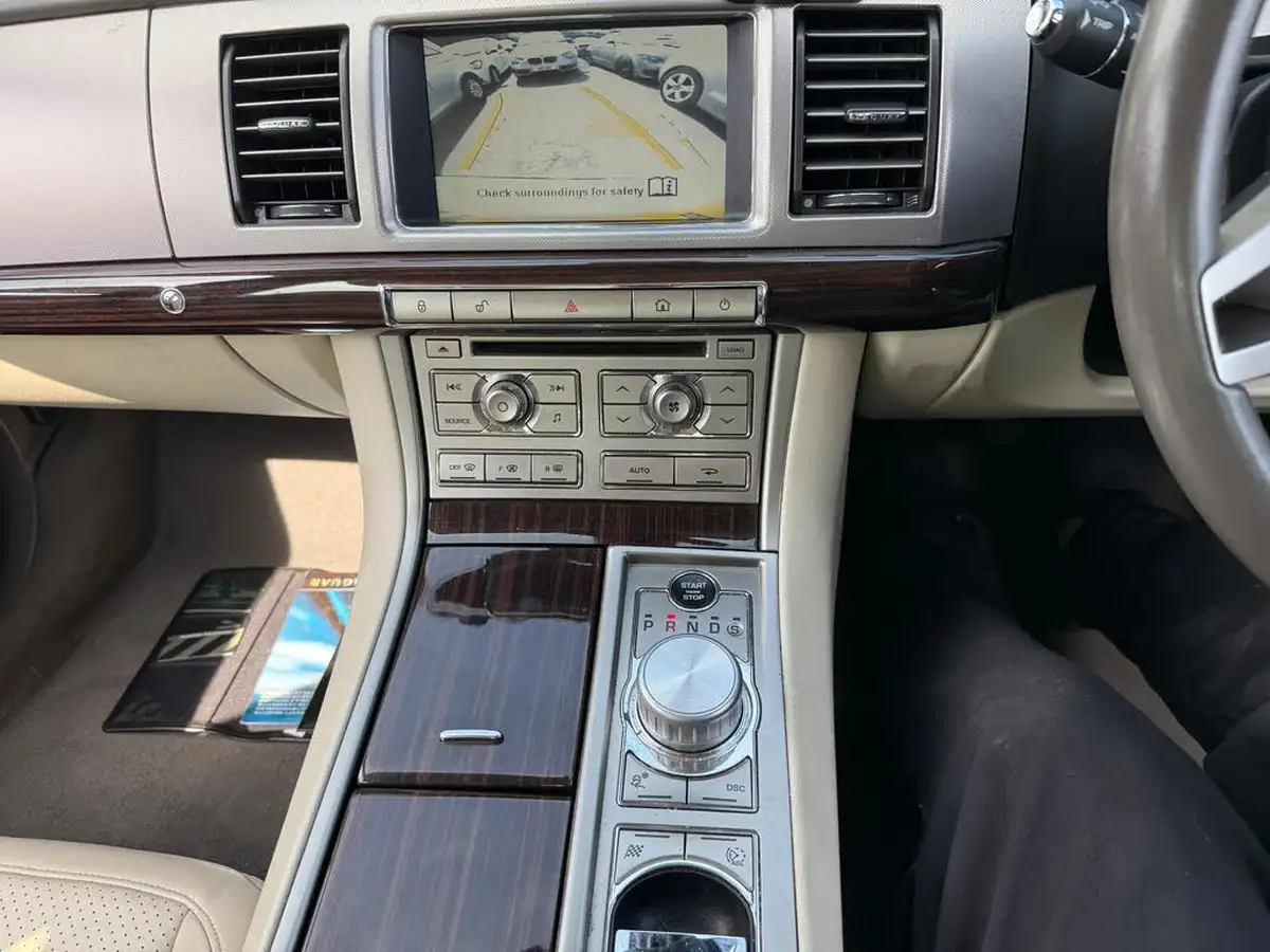 2011-jaguar-xf-30td-portfolio-237bhp-big-4