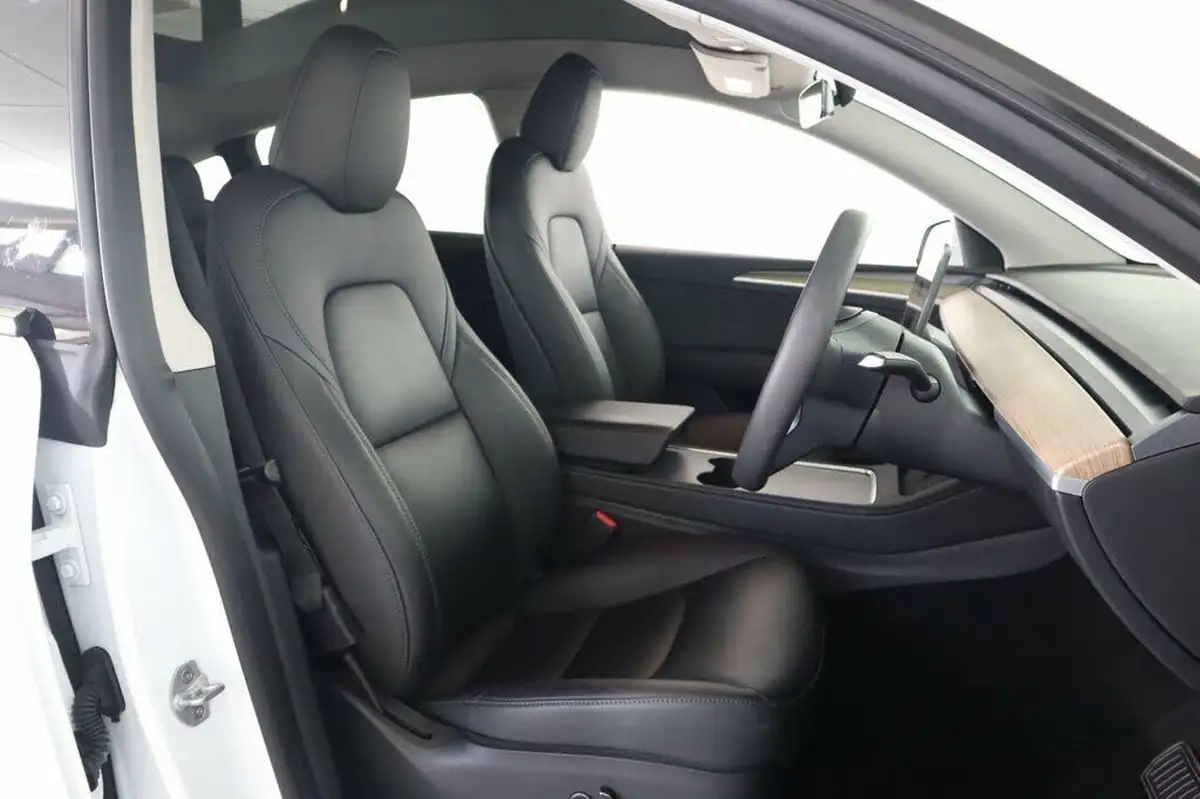 2023-tesla-model-y-e-rwd-big-10