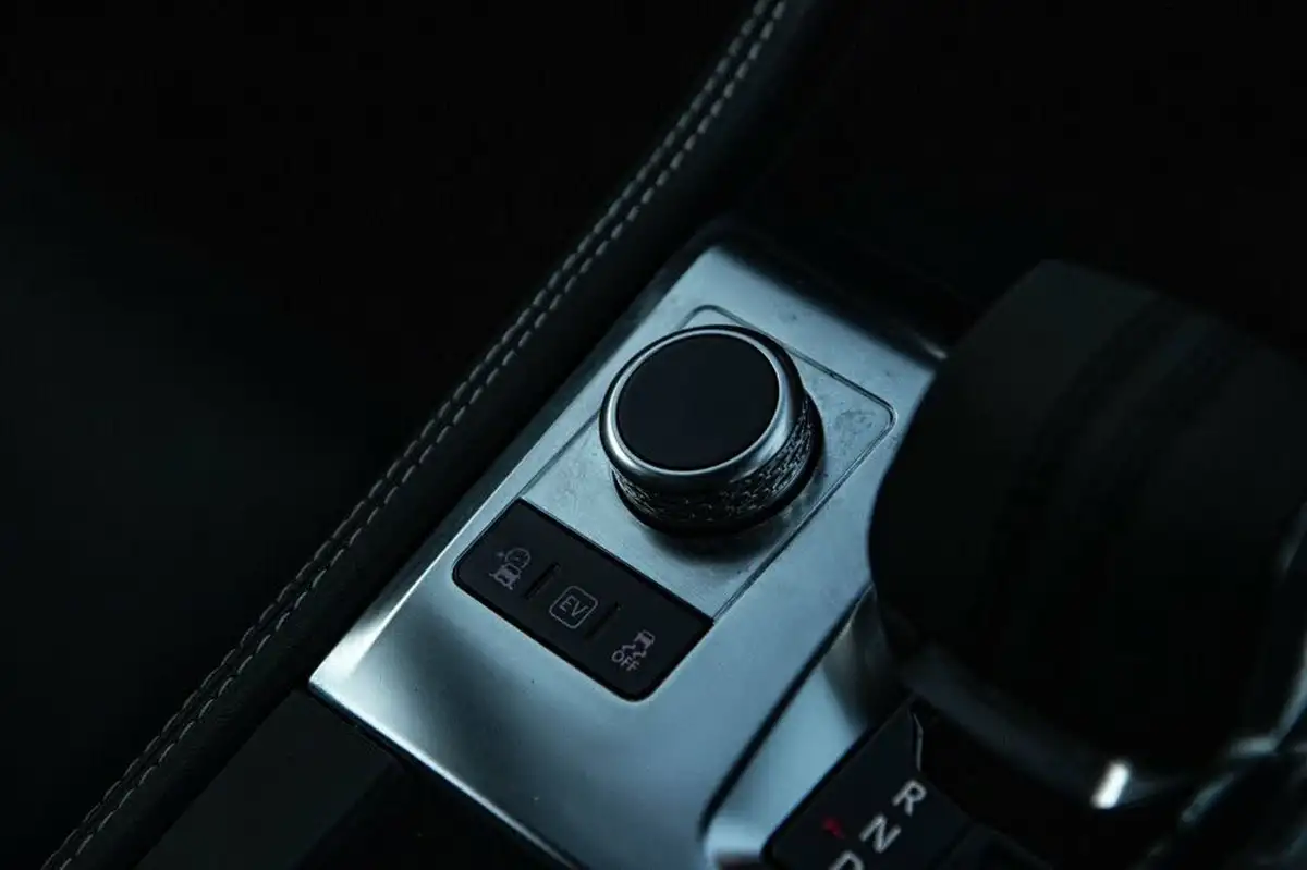 2021-jaguar-f-pace-20-p400e-hse-big-34
