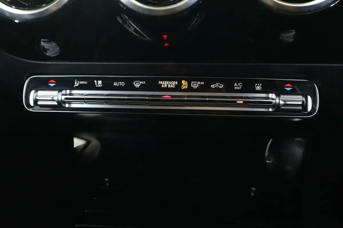 2021-mercedes-benz-a-class-13-a250e-amg-line-hatchback-5d-big-40