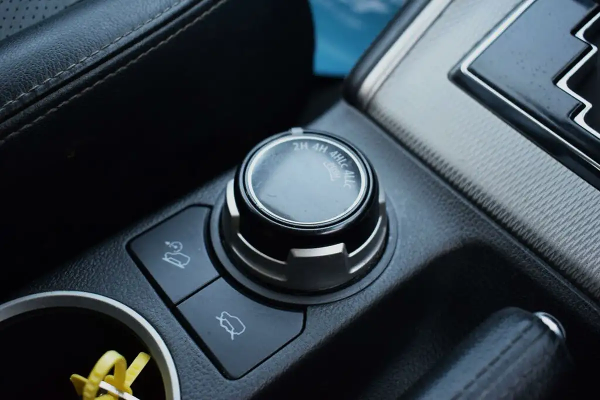 2020-mitsubishi-l200-22di-d-barbarian-auto-big-25