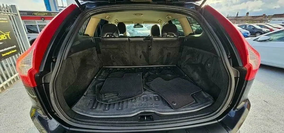 2010-volvo-xc60-24td-d5-r-design-se-premium-geartronic-big-11