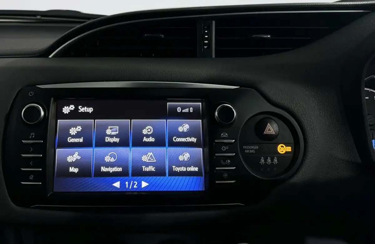 2019-toyota-yaris-15-vvt-i-icon-tech-111bhp-1496cc-big-19