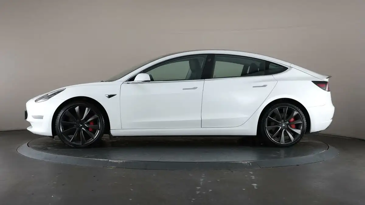 2020-tesla-model-3-e-performance-big-28