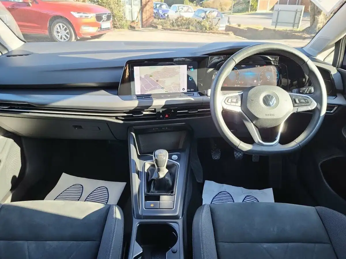 2021-volkswagen-golf-15-tsi-style-130ps-hatchback-big-2