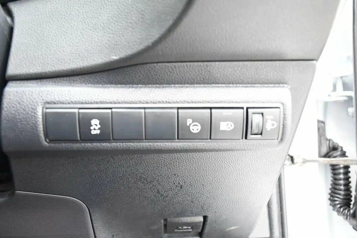 2022-toyota-corolla-18-vvt-i-icon-tech-spare-wheel-touring-sports-5d-big-30