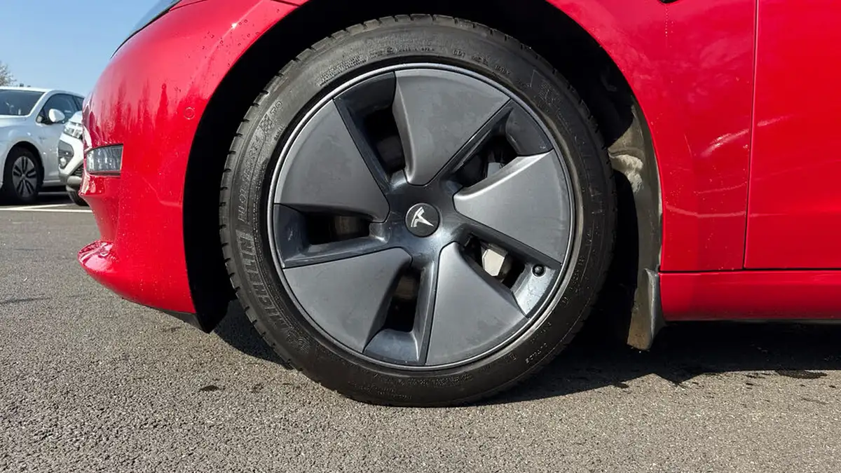 2022-tesla-model-3-e-long-range-big-16