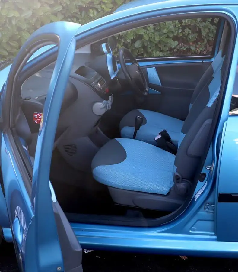 2008-peugeot-107-10-urban-move-5d-big-14