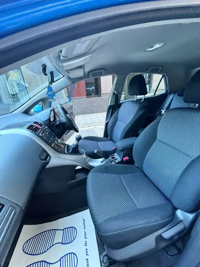 2010-toyota-auris-16-tr-v-matic-5d-big-27