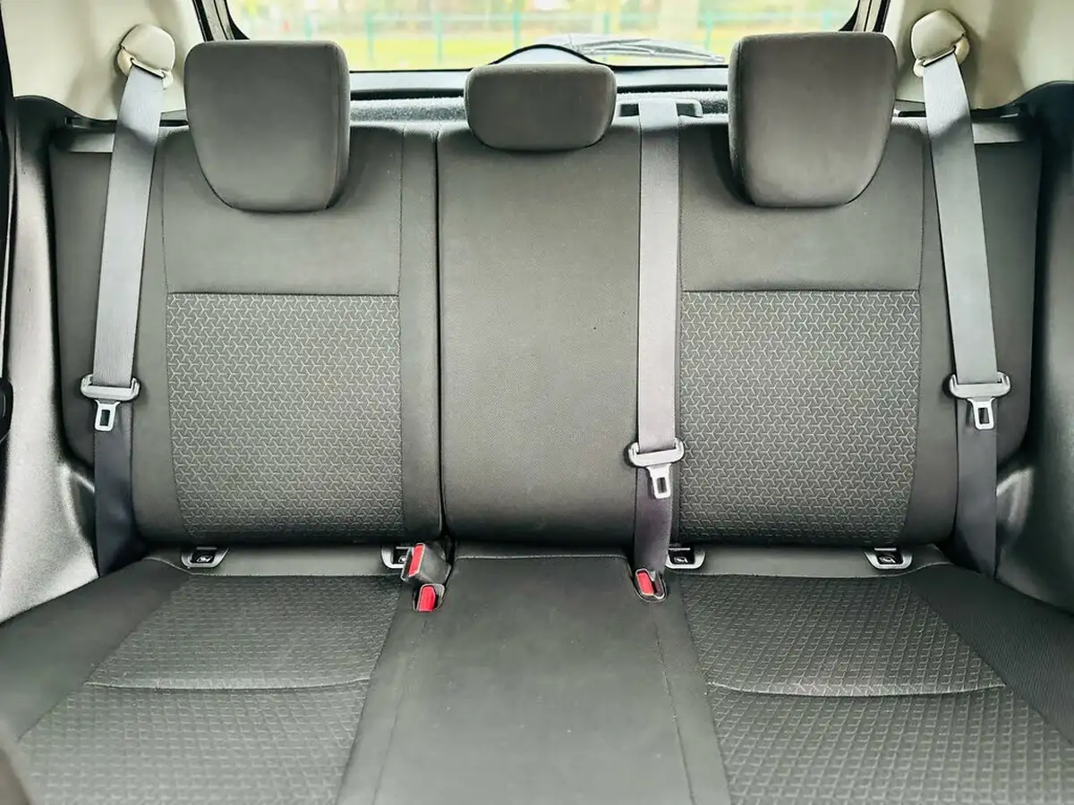 2019-suzuki-swift-12-dualjet-attitude-big-55