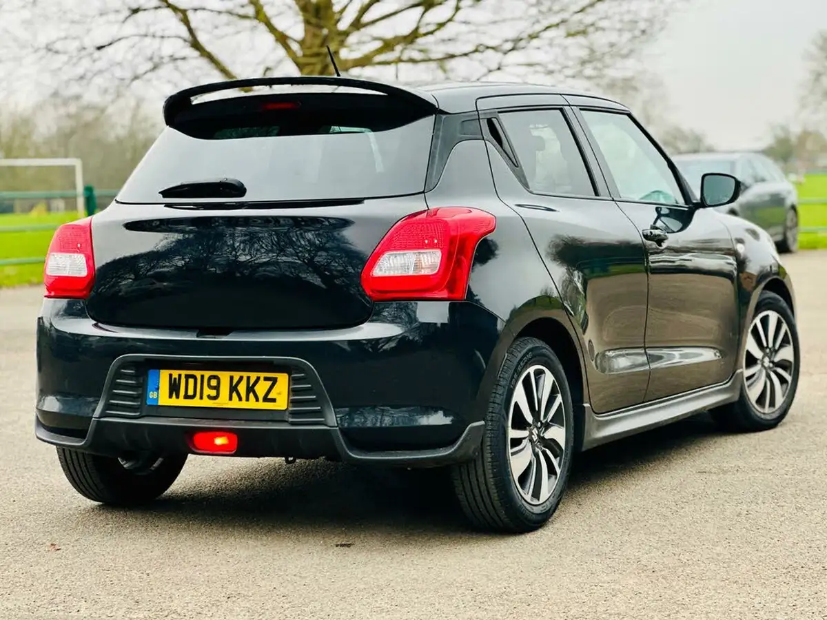 2019-suzuki-swift-12-dualjet-attitude-big-3