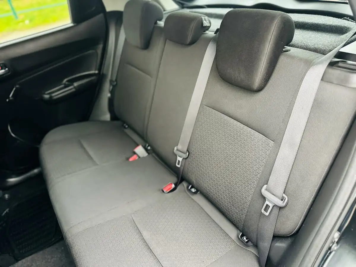 2019-suzuki-swift-12-dualjet-attitude-big-31