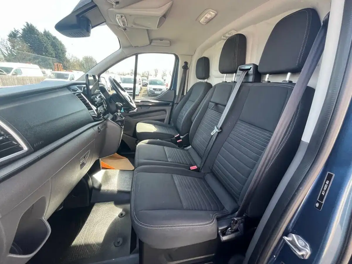2018-ford-transit-custom-20tdci-300-l2h1-limited-130pseu6-panel-van-big-11