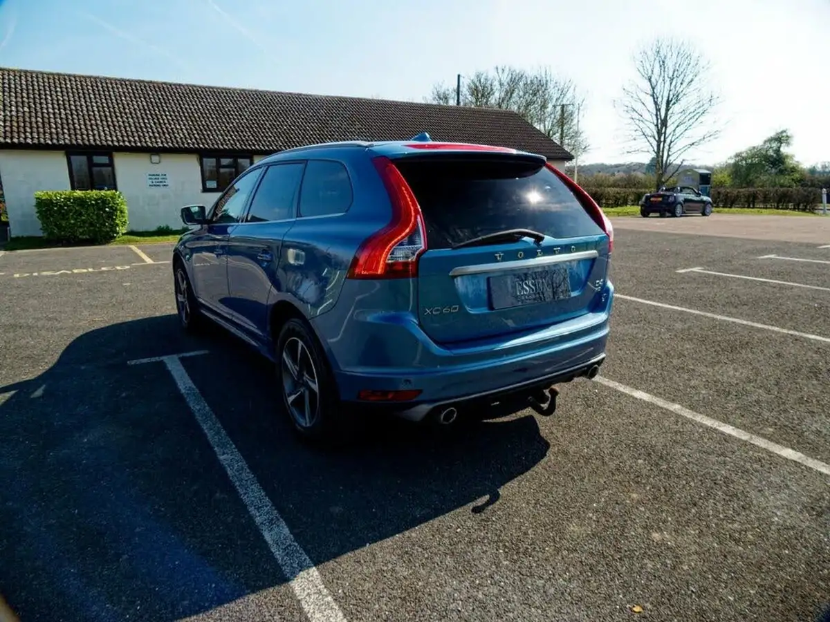 2015-volvo-xc60-24td-d4-r-design-lux-190bhp-nav-ss-geartronic-big-34