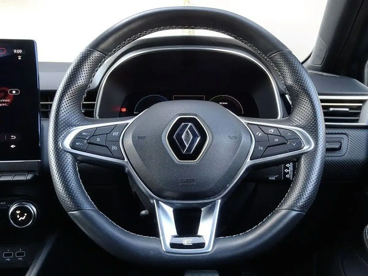 2023-renault-clio-16-engineered-big-14