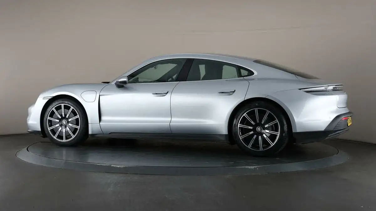 2020-porsche-taycan-e-4s-530ps-big-76
