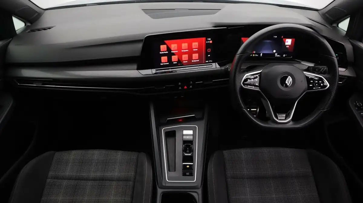2021-volkswagen-golf-20tdi-gtd-big-13