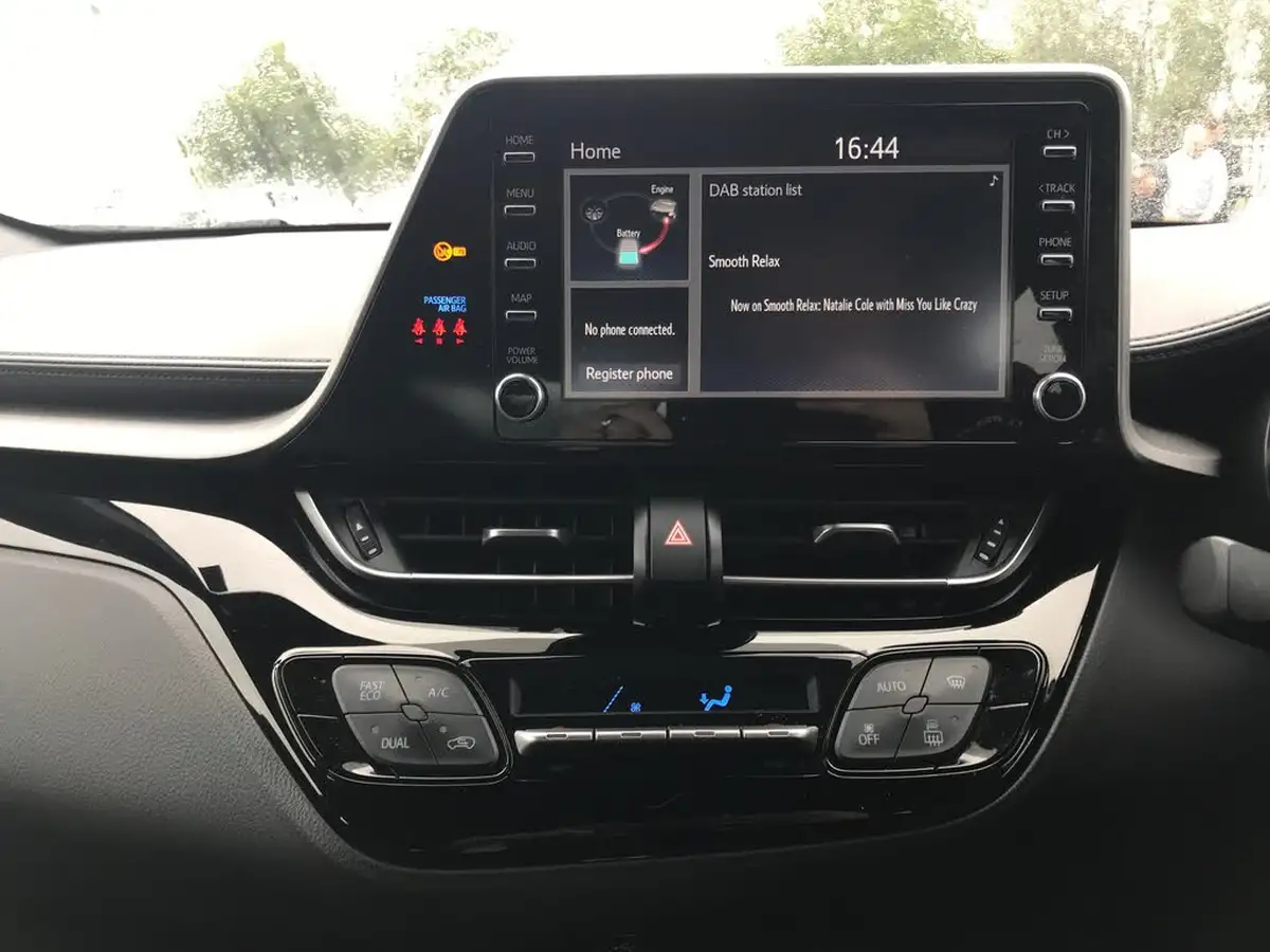 2022-toyota-c-hr-18-vvt-i-icon-big-15