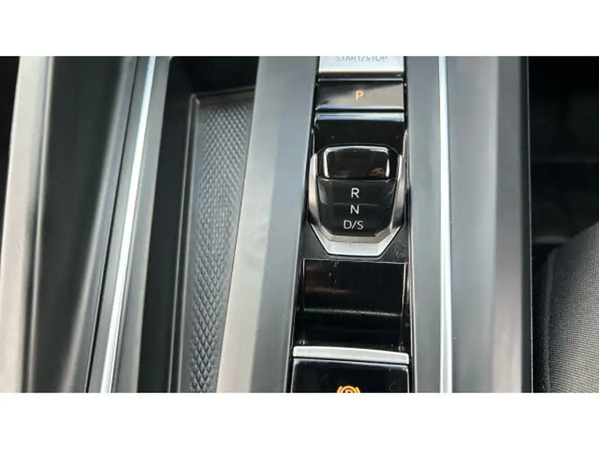 2023-volkswagen-golf-20tdi-life-hatchback-dsg-big-45