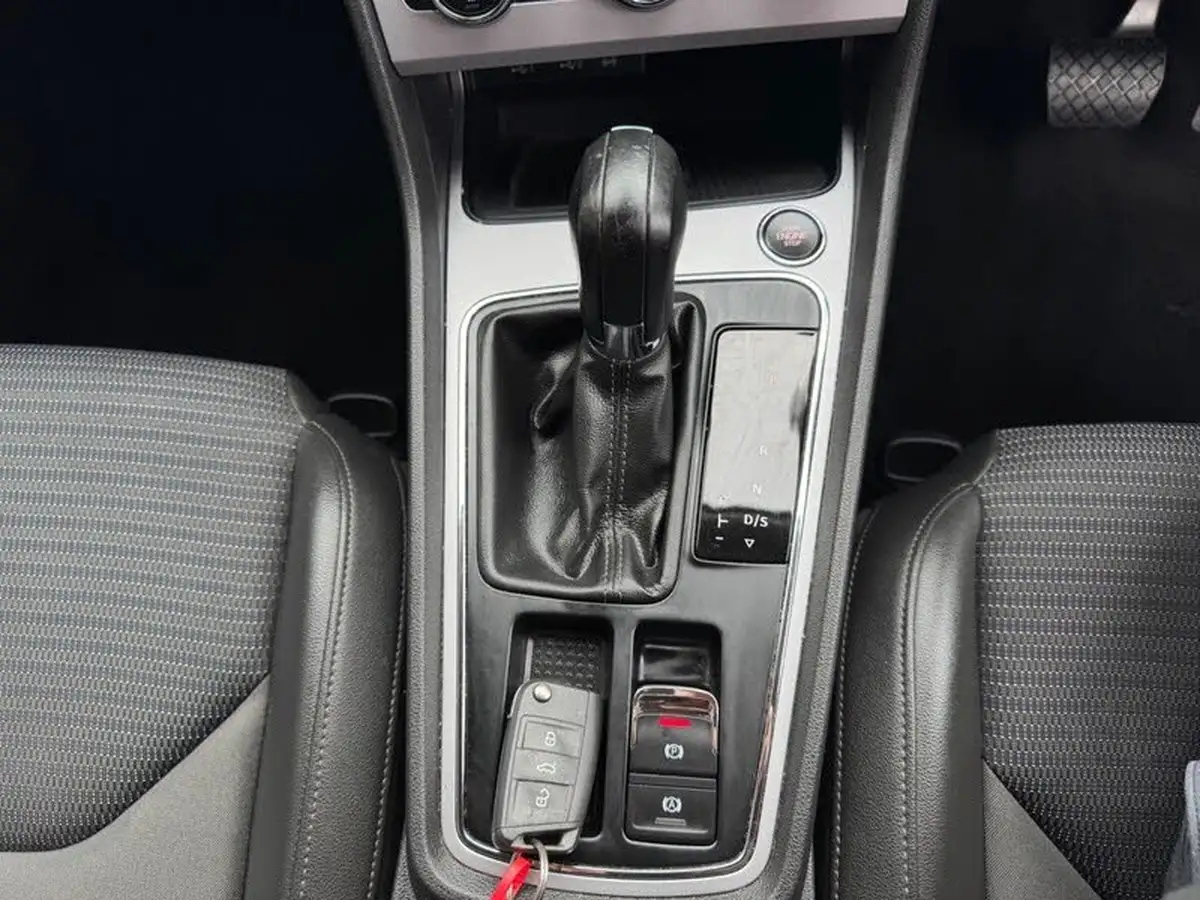 2017-seat-leon-14-ecotsi-xcellence-technology-hatchback-dsg-big-17