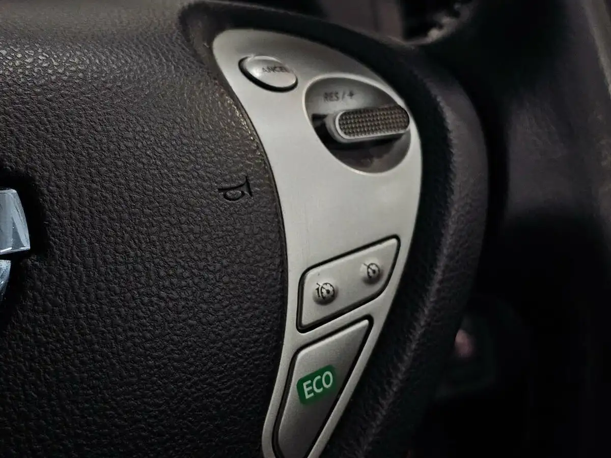 2015-nissan-leaf-e-tekna-24kwh-big-66